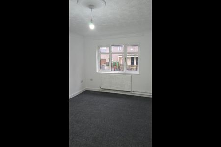 2 Bed Semi-Detached House, Thomas Close, NG3 - Photo 4