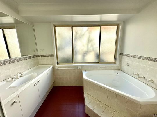 3 Voyager Close, Charlestown - Photo 1