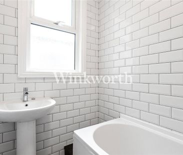 3 bedroom end of terrace house to rent - Photo 2