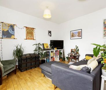 Spacious modern 1 bedroom property in a beautiful conversion in Hac... - Photo 2