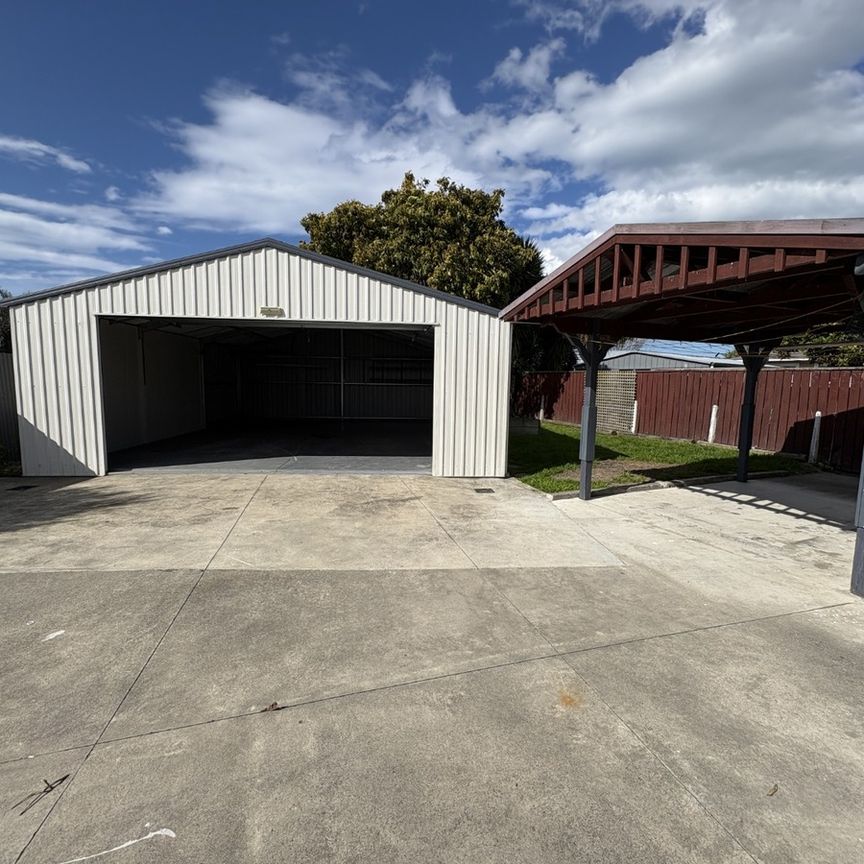 4 Bedrooms + Huge Garage + Pet Friendly! - Photo 1
