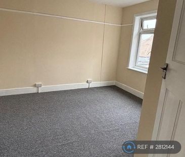 3 bedroom flat to rent - Photo 2