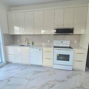 Magnifique maison entièrement rénovée à Sainte‑Adèle à louer - Photo 2