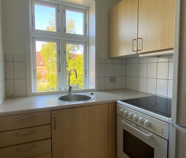 Lys og hyggelig 2-værelses med charmerende gårdhave – beliggende i ... - Photo 5
