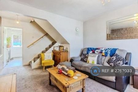 4 bedroom end of terrace house to rent - Photo 2