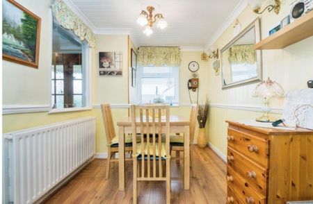 3 Bed Terraced House, Meggeson Avenue, SO18 - Photo 4