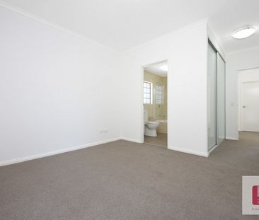 FULLY FURNISHED TWO BEDROOM APARTMENT WITH A/C IN EVERY ROOM! - Photo 4