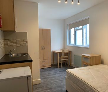 Bedsit, High Road, IG1 - Photo 4