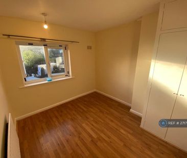 3 bedroom end of terrace house to rent - Photo 2