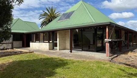 Quiet Living Surrounded by Vineyards - Photo 4