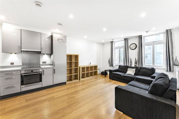 Coral Apartments, Salton Square, London, E14 7GL - Photo 1