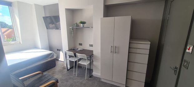4 Bed - 404b Burley Road, Burley, Leeds - LS4 2SN - Student - Photo 1