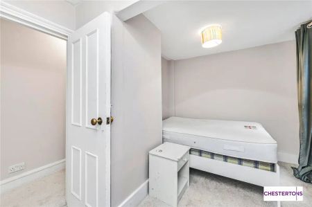 3 bedroom maisonette in London - Photo 2