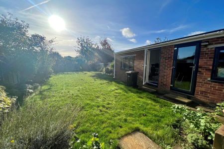 Copthall Way, Addlestone, Surrey, KT15 - Photo 3