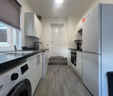 1 bedroom in a flat share to rent - Photo 6