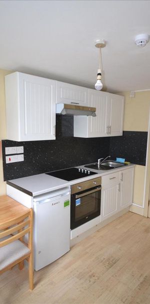 Studio to rent - Photo 1