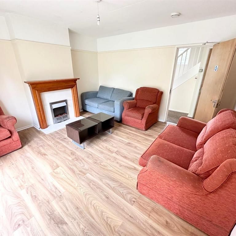 6 bedroom semi-detached house to rent - Photo 1