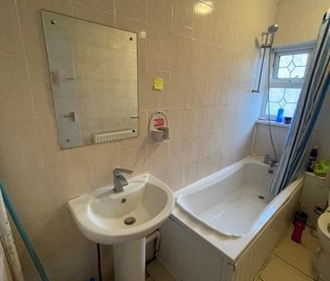 Room in a Shared House, Venue St, E14 - Photo 6