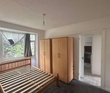 Grantham Gardens Romford, RM6 - Photo 5