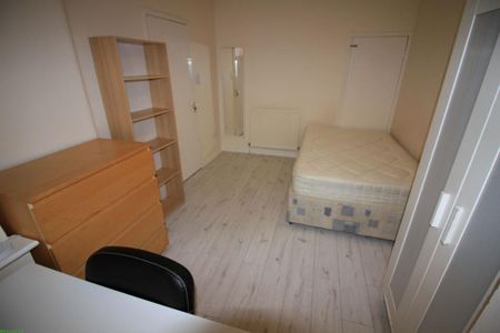 4 bedroom terraced house to rent - Photo 2