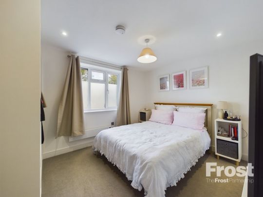 Green Street, Sunbury-on-Thames, Surrey,TW16 - Photo 1