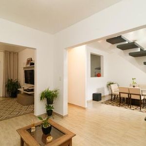 Casa para alugar com 250m², 4 quartos e 2 vagas - Foto 1