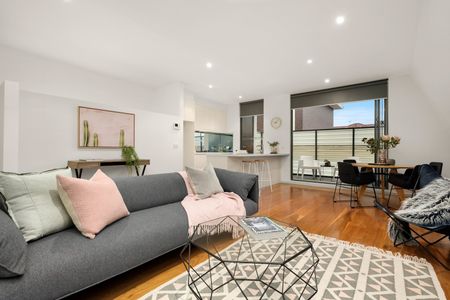 Space, style and security, paces from vibrant Carlisle Street - Photo 4