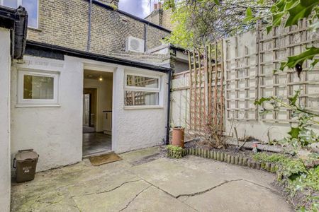 3 bedroom flat to rent - Photo 2