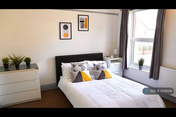 1 bedroom in a house share to rent - Photo 1