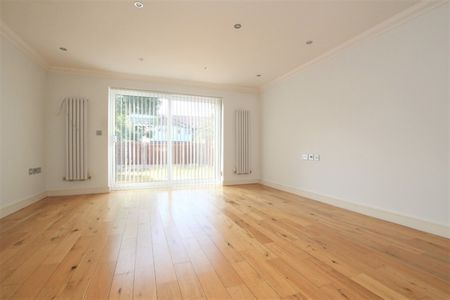 Fairview Drive, Chigwell, Essex IG7 - Photo 2