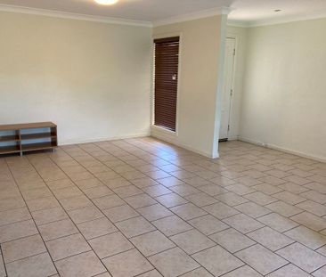 Spacious 3-Bedroom Villa Near the Uni! - Photo 4