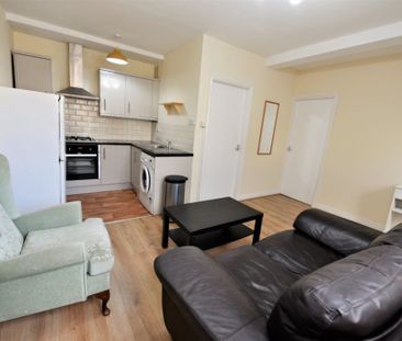 1 bedroom Flat in Lea Farm Drive, Leeds - Photo 3