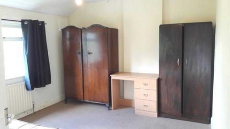 3 bedroom semi-detached house to rent - Photo 5