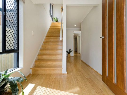 Modern Shared Living in Red Hill – Fully Furnished Rooms with All Bills Included - Photo 1