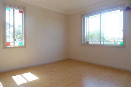 Modern Split Level Townhouse In Kogarah - Photo 2