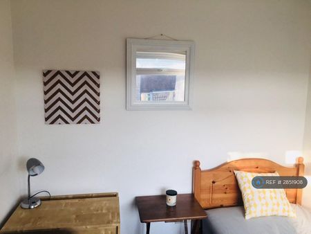 3 bedroom terraced house to rent - Photo 5