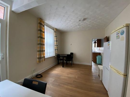 5 bedroom terraced house to rent - Photo 1