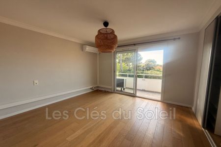 Location Appartement 3 pièces 63m² TOULON 83000 - Photo 2