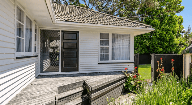 Family home in Double Grammar Zone - Photo 1
