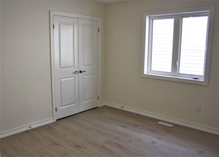 For Lease - 6 Hillcroft Way, Kawartha Lakes, Ontario - Photo 4