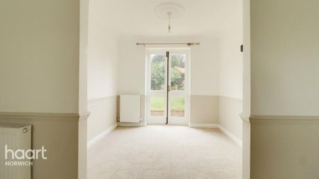 4 bedroom detached house to rent - Photo 2