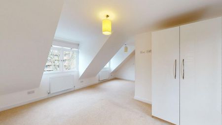 4 bedroom semi-detached house to rent - Photo 2