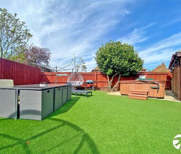 4 bedroom end of terrace house to rent - Photo 3