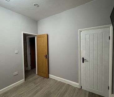 2 Bed Flat, Radstock Road, RG1 - Photo 2