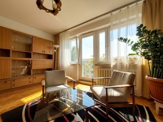 Mieszkanie 4 pokoje Stegny 63.7 m² – zdjęcie 1