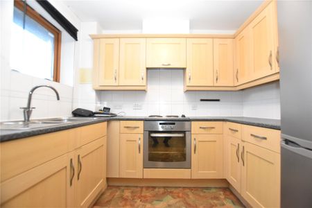 Harry Close, Croydon, CR0 - Photo 4