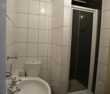 County Road, SWINDON - Photo 3