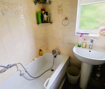 3 bedroom end of terrace house to rent - Photo 6