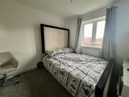 3 bedroom semi-detached house to rent - Photo 5