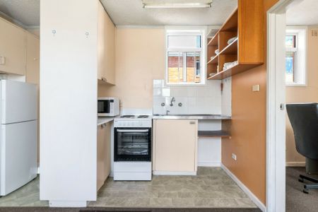 One bedroom plus study close to City! - Photo 5